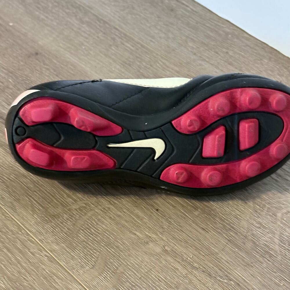 Nike Jr Tiempo Rio FG Youth Soccer Cleats Black Pink 10C 534960-063 Molded - Picture 6 of 7
